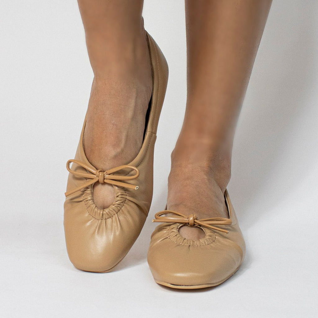 Flat 2213 Camel - KiraZapatería