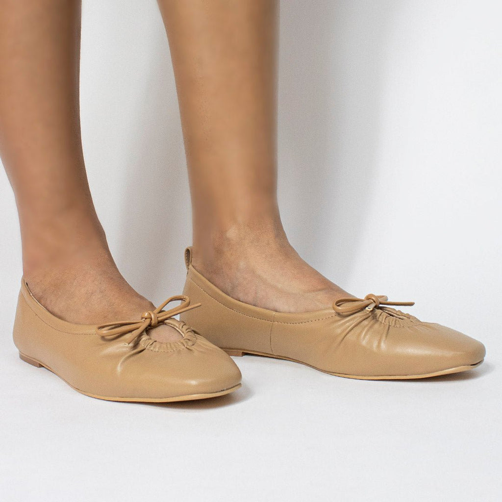 Flat 2213 Camel - KiraZapatería